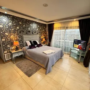 https://apt-apartamento-amposta.top-hotels-tarragona.com